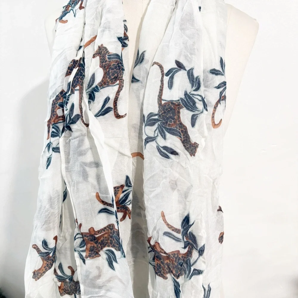Ann Taylor‎ Jaguars Print scarf
